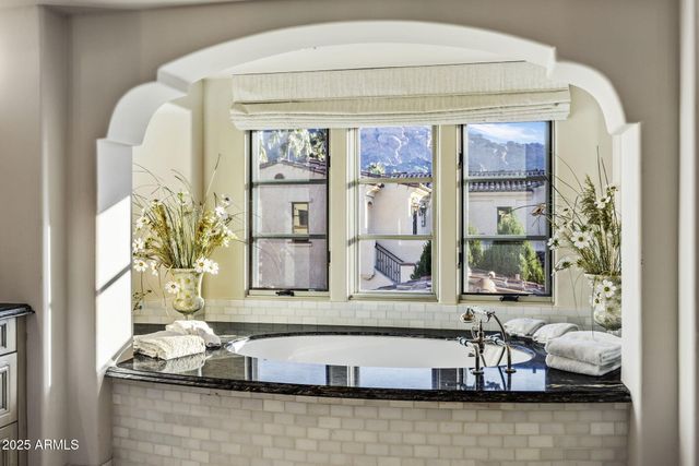 4949 E LINCOLN Drive 4, Paradise Valley, AZ 85253