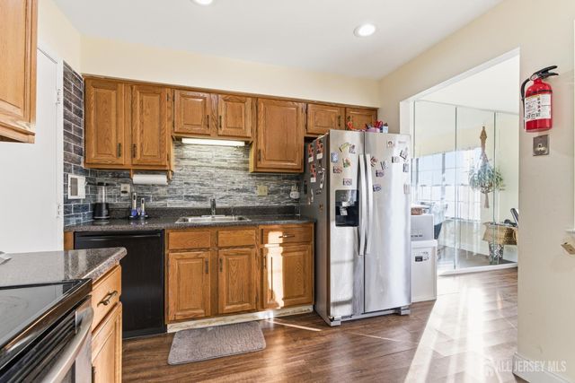 29 Exeter Court, Franklin, NJ 08873