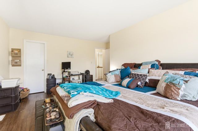 29 Exeter Court, Franklin, NJ 08873