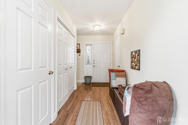 29 Exeter Court, Franklin, NJ 08873