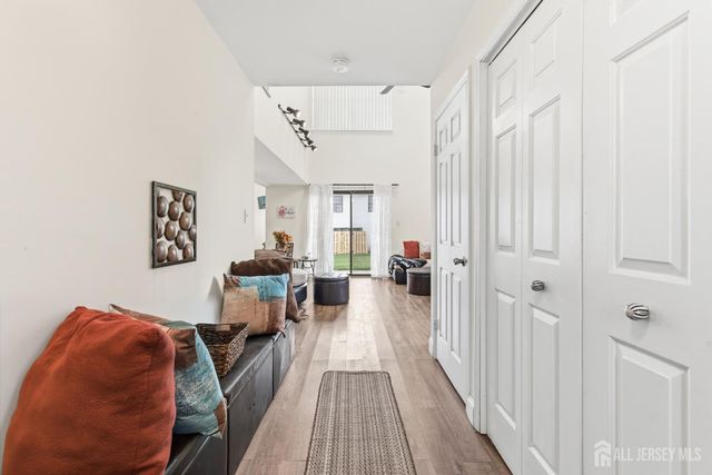 29 Exeter Court, Franklin, NJ 08873