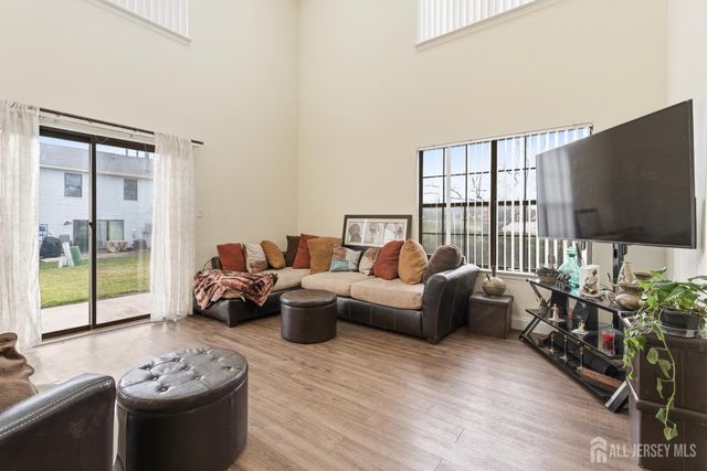 29 Exeter Court, Franklin, NJ 08873