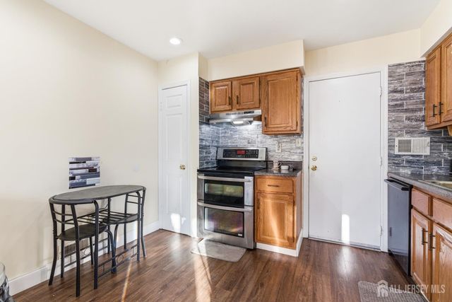 29 Exeter Court, Franklin, NJ 08873