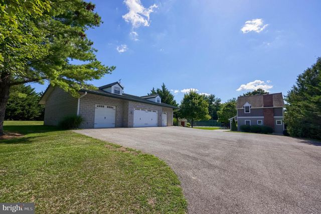 914 MEADOWBREEZE, Lancaster, PA 17601