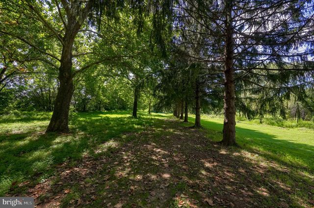 914 MEADOWBREEZE, Lancaster, PA 17601