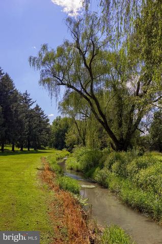 914 MEADOWBREEZE, Lancaster, PA 17601