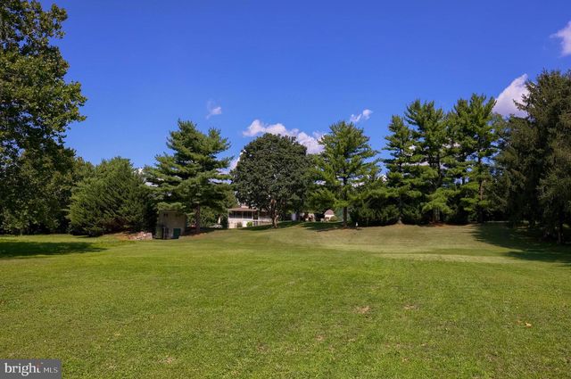 914 MEADOWBREEZE, Lancaster, PA 17601