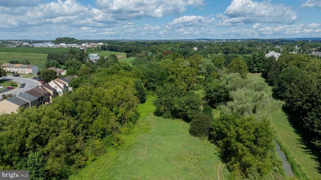 914 MEADOWBREEZE, Lancaster, PA 17601