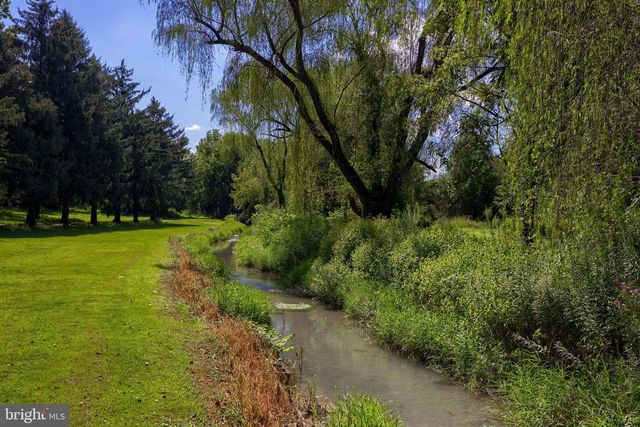 914 MEADOWBREEZE, Lancaster, PA 17601