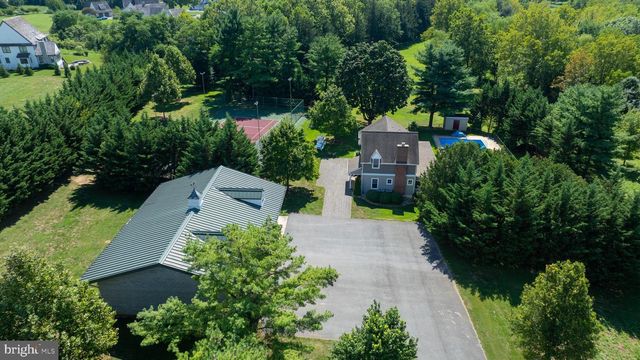 914 MEADOWBREEZE, Lancaster, PA 17601