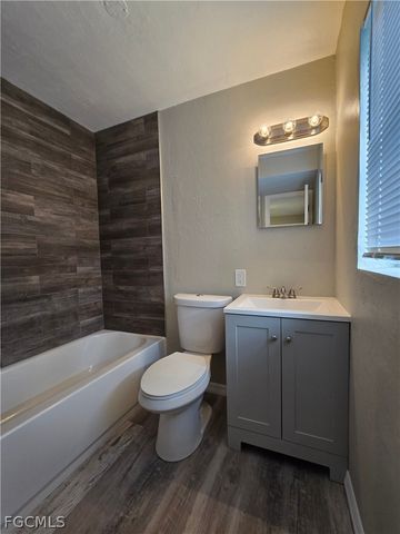 1314 SE 40th TER 1, Cape Coral, FL 33904