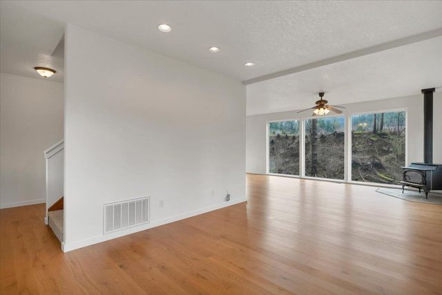 33910 Railroad Avenue, Gates, OR 97346