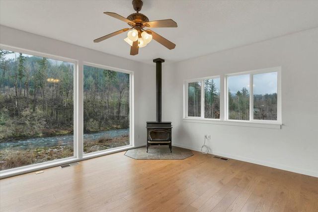 33910 Railroad Avenue, Gates, OR 97346