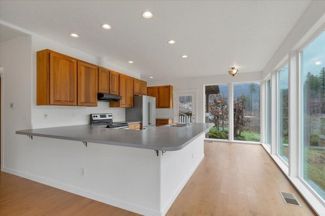 33910 Railroad Avenue, Gates, OR 97346