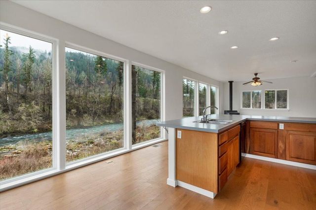 33910 Railroad Avenue, Gates, OR 97346