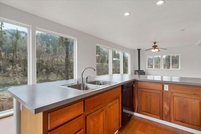 33910 Railroad Avenue, Gates, OR 97346