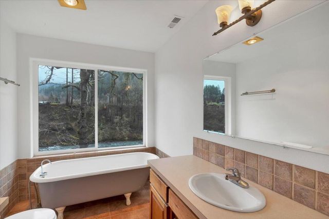 33910 Railroad Avenue, Gates, OR 97346