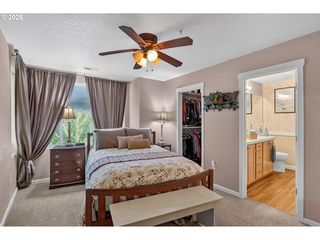 10813 Sw CANTERBURY Ln 104, Tigard, OR 97224