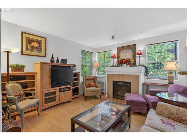 10813 Sw CANTERBURY Ln 104, Tigard, OR 97224