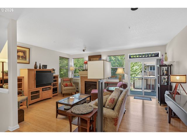 10813 Sw CANTERBURY Ln 104, Tigard, OR 97224