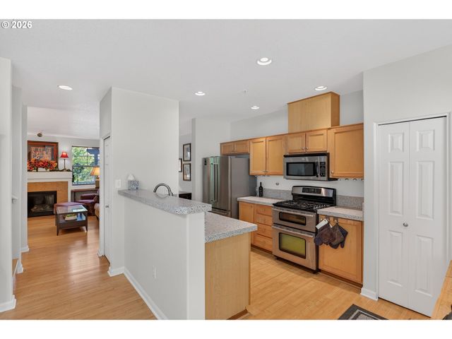 10813 Sw CANTERBURY Ln 104, Tigard, OR 97224