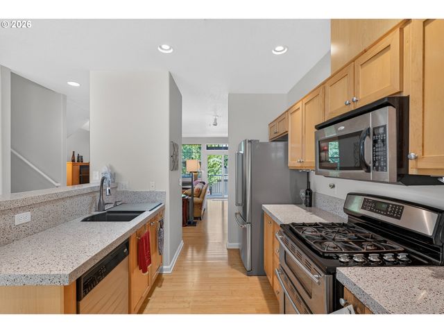 10813 Sw CANTERBURY Ln 104, Tigard, OR 97224