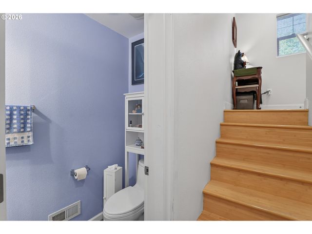 10813 Sw CANTERBURY Ln 104, Tigard, OR 97224