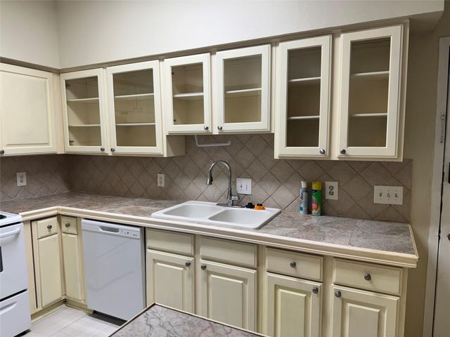 10811 Richmond Avenue 2, Houston, TX 77042