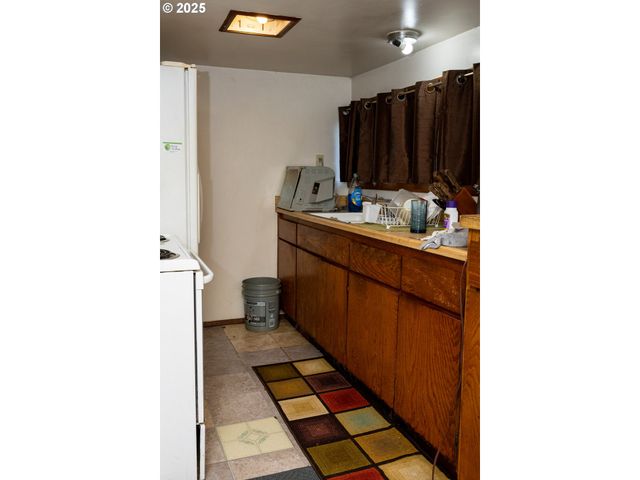 6981 MAIN St, Springfield, OR 97477