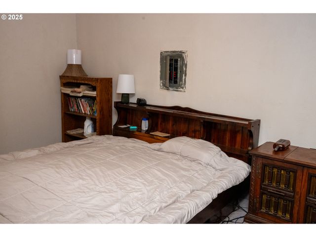 6981 MAIN St, Springfield, OR 97477