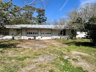 711 S Carroll Street, La Porte, TX 77571
