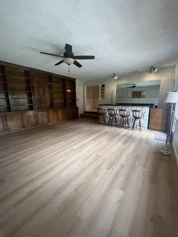 15735 Redondo Dr, Tracy, CA 95304