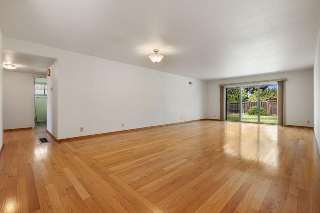 15735 Redondo Dr, Tracy, CA 95304