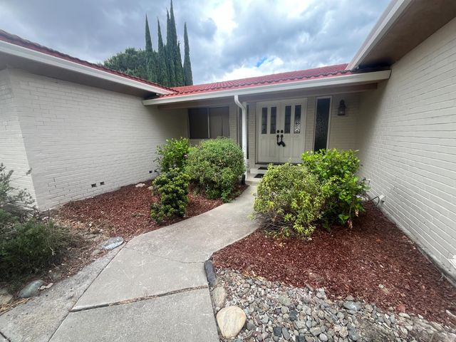 15735 Redondo Dr, Tracy, CA 95304