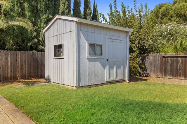 15735 Redondo Dr, Tracy, CA 95304