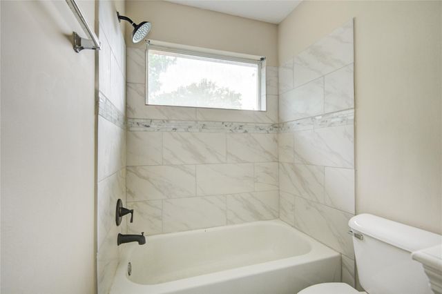 107 Mango Street, Lake Jackson, TX 77566