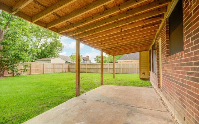 107 Mango Street, Lake Jackson, TX 77566