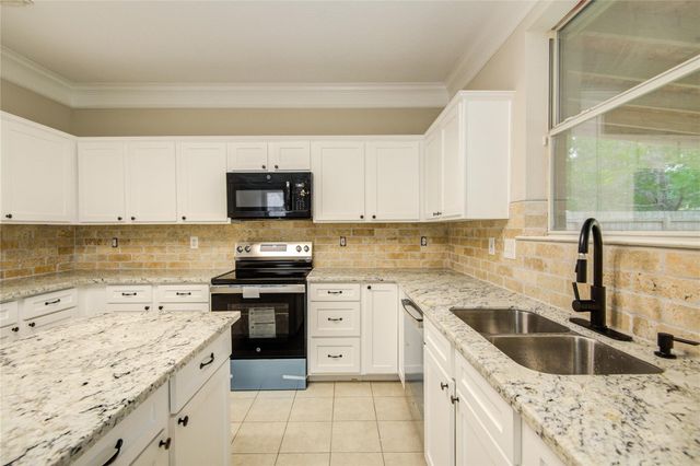 107 Mango Street, Lake Jackson, TX 77566