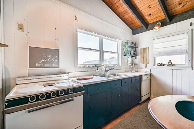 16519 Captain Kidd Road, Jamaica Beach, TX 77554