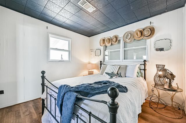 16519 Captain Kidd Road, Jamaica Beach, TX 77554