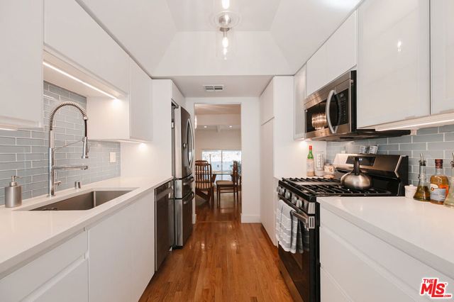 11868 Moorpark Street D, Studio City, CA 91604