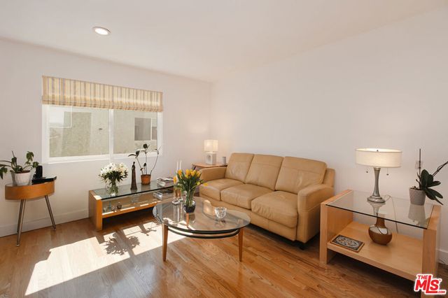 11868 Moorpark Street D, Studio City, CA 91604