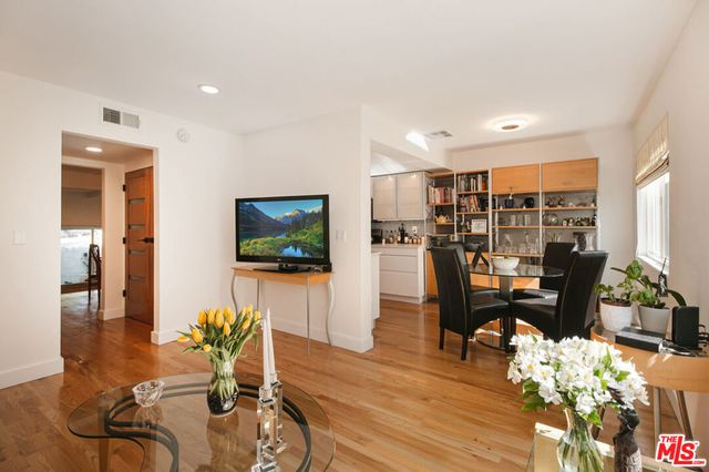 11868 Moorpark Street D, Studio City, CA 91604