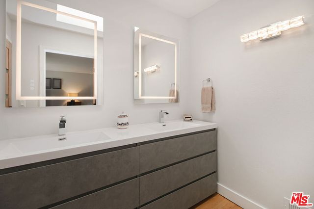 11868 Moorpark Street D, Studio City, CA 91604