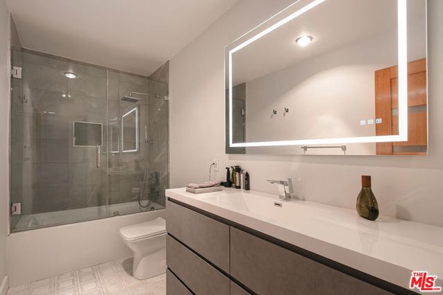 11868 Moorpark Street D, Studio City, CA 91604