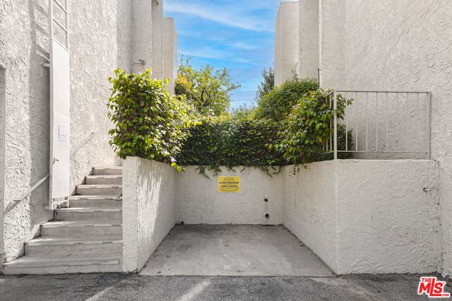 11868 Moorpark Street D, Studio City, CA 91604