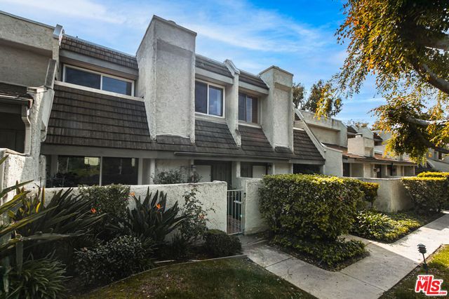 11868 Moorpark Street D, Studio City, CA 91604