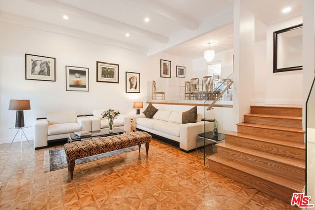 11868 Moorpark Street D, Studio City, CA 91604