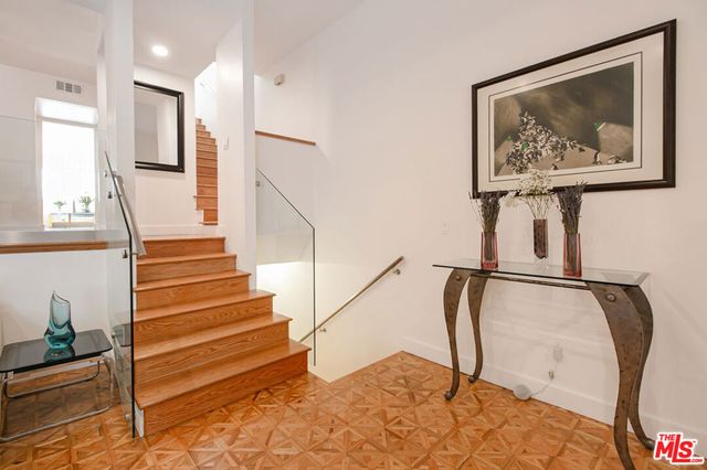 11868 Moorpark Street D, Studio City, CA 91604
