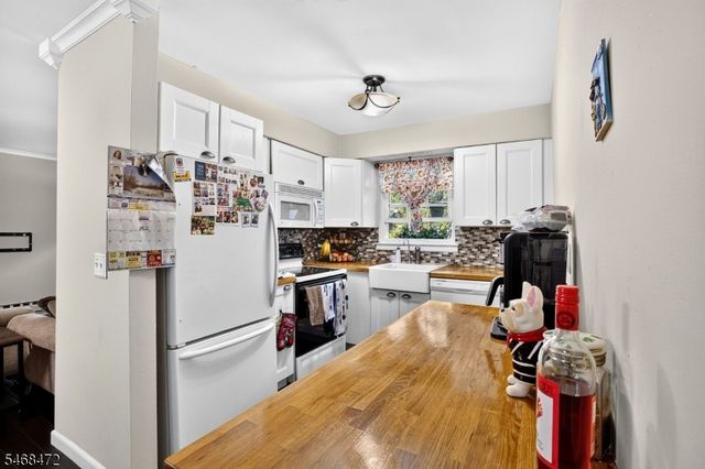 813 Victoria Ct 813, Hillsborough Twp., NJ 08844